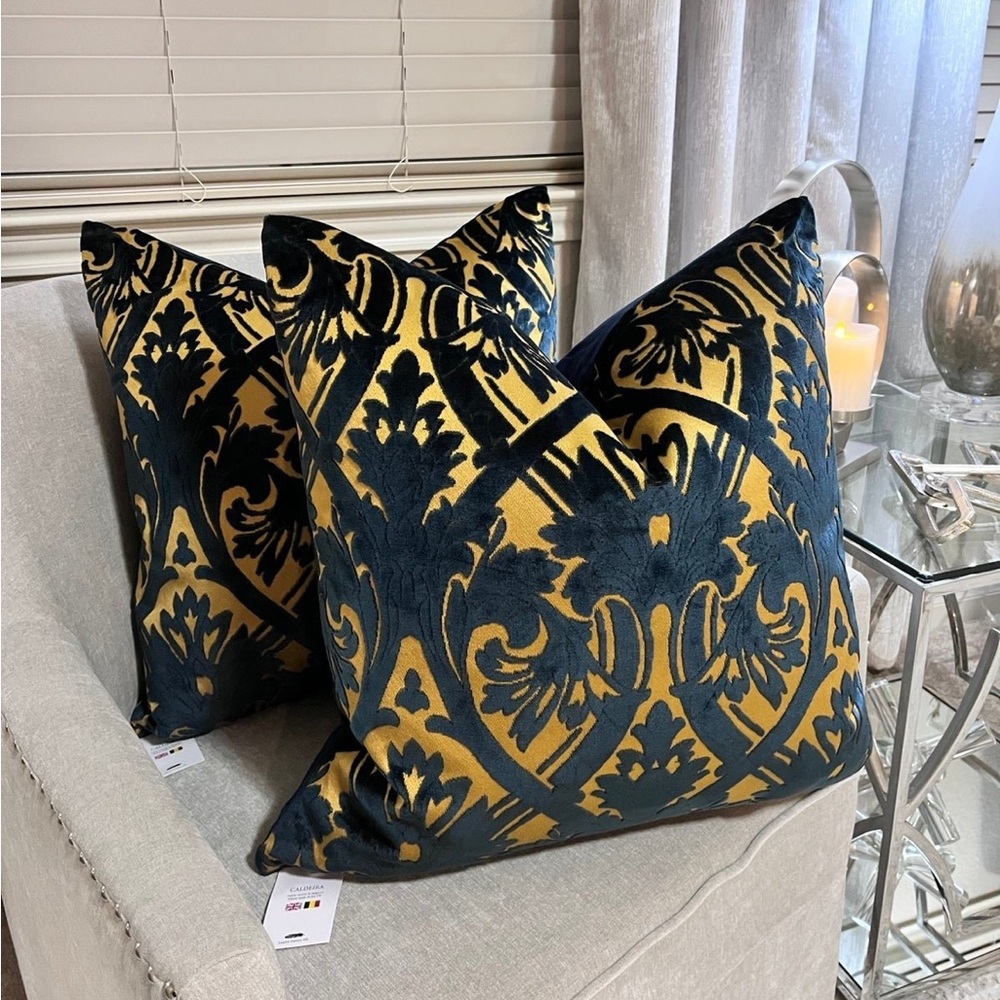 1-NWT CALDEIRA DAMASK DESIGN DECORATIVE PILLOWS (Read description for details)